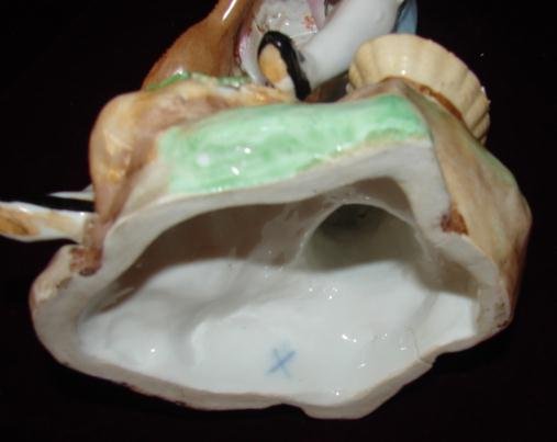 EUROPEAN GERMAN PORCELAIN FIGUREINE W/MANDOLIN