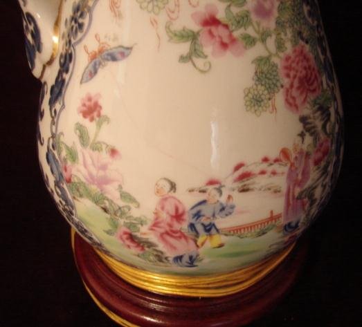 19TH CENTURY CHINESE EXPORT MANDARIN PITCHER