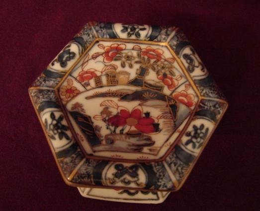 C. 1800 CHINESE IMARI SIX-SIDED MASTER SALT
