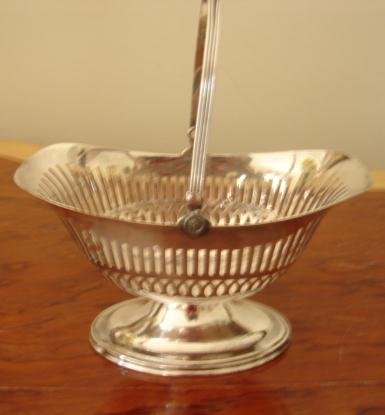 C. 1900 SILVER PLATE1900 BASKET WITH HANDLE