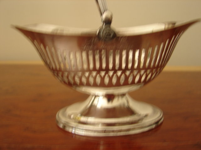 C. 1900 SILVER PLATE1900 BASKET WITH HANDLE