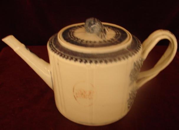 C. 1800 CHINESE EXPORTDRUM TEAPOT, AMERICAN