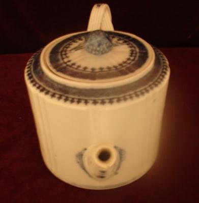 C. 1800 CHINESE EXPORTDRUM TEAPOT, AMERICAN