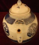 CHINESE EXPORT BLUE AND WHITE TEAPOT