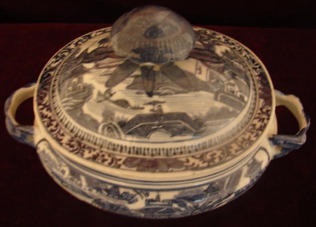 C. 1800 CHINESE EXPORT NANKING TUREEN
