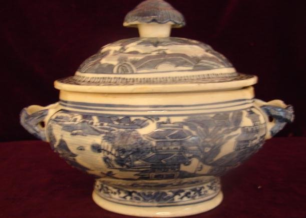 C. 1800 CHINESE EXPORT NANKING TUREEN