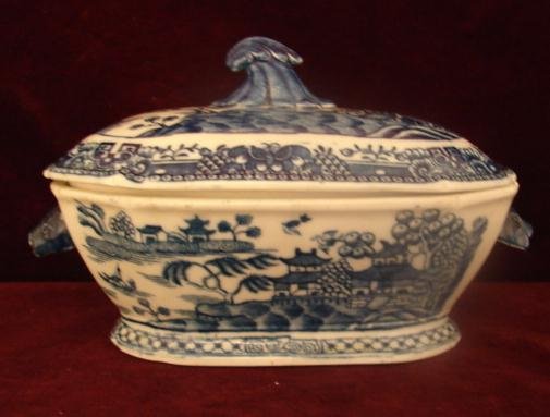 C. 1820 CHINESE BLUE/WHITE TUREEN