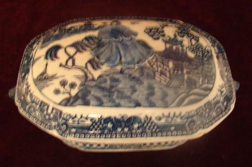 C. 1820 CHINESE BLUE/WHITE TUREEN