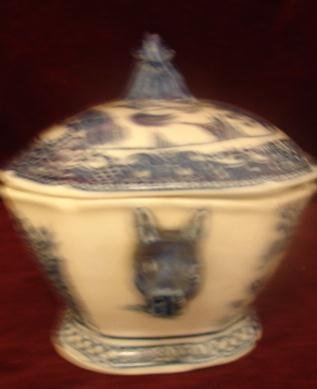 C. 1820 CHINESE BLUE/WHITE TUREEN