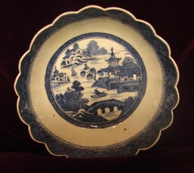 C.1840 CHINESE EXPORT BLUE CANTON SCALLOPED