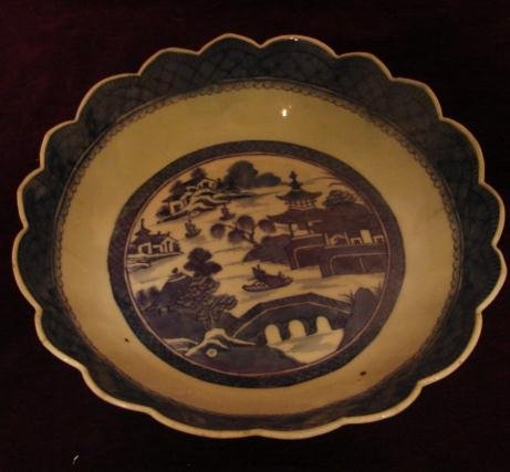 C.1840 CHINESE EXPORT BLUE CANTON SCALLOPED