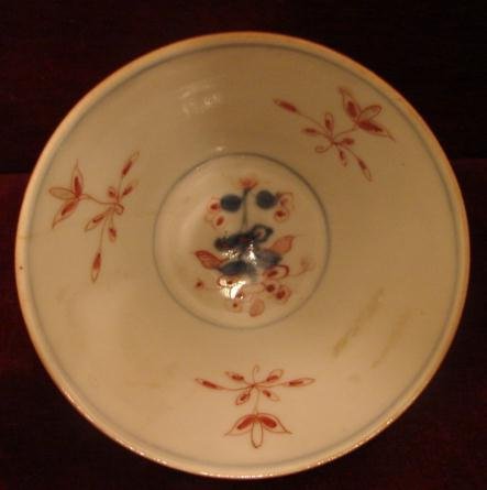 C.1780 CHINESE EXPORT CLOBBERED TEA BOWL