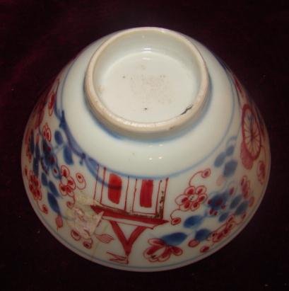 C.1780 CHINESE EXPORT CLOBBERED TEA BOWL