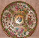 C. 1840 CHINESE EXPORT ROSE MEDALLION DINNER PLATE 9 3/4