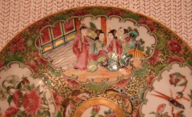 C. 1840 CHINESE EXPORT ROSE MEDALLION DINNER PLATE 9 3/4