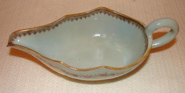 C. 1750 CHINESE EXPORT ARMORIAL SAUCE/GRAVY BOAT