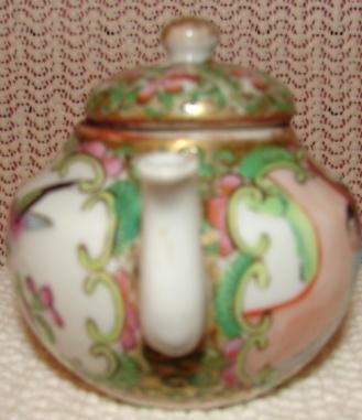 C. 1890 CHINESE EXPORT ROSE MEDALLION MINI TEAPOT