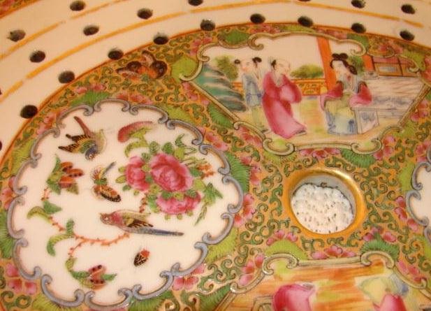 C. 1820-1840 CHINESE EXPORT ROSE MEDALLION MAZZARIN