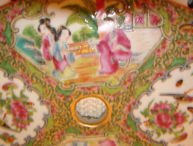 C. 1820-1840 CHINESE EXPORT ROSE MEDALLION MAZZARIN