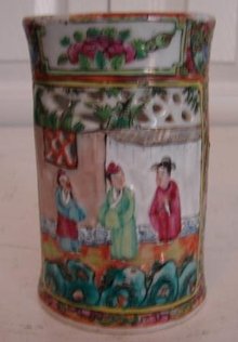 C. 1820 CHINESE EXPORT ROSE MANDARIN BRUSH POT RETICULATED