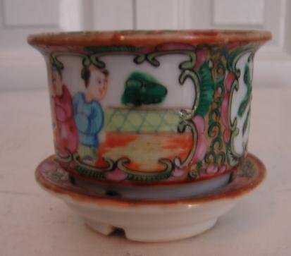 C. 1880 CHINESE EXPORT ROSE MEDALLION CACHE POT W/ COVER