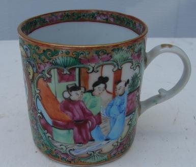 C. 1840 CHINESE EXPORT ROSE MEDALLION MUG
