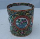 C. 1840 CHINESE EXPORT ROSE MEDALLION MUG