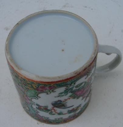 C. 1840 CHINESE EXPORT ROSE MEDALLION MUG