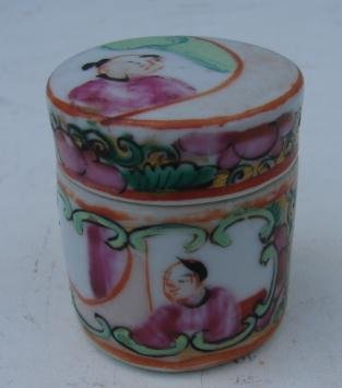 CIRCA 1880 CHINESE EXPORT ROSE MEDALLION DRESSING JAR