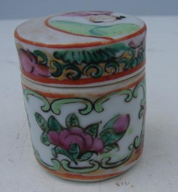 CIRCA 1880 CHINESE EXPORT ROSE MEDALLION DRESSING JAR