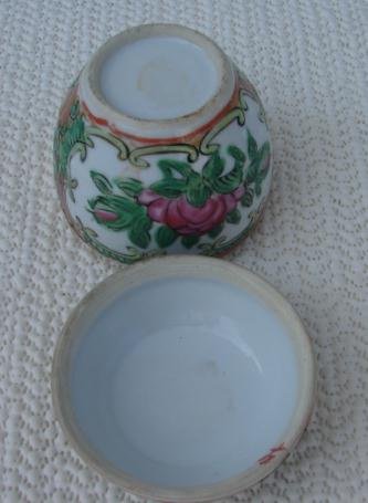 C. 1880 ROSE MEDALLION BARREL SHAPE DRESSING JAR