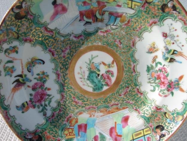 C. 1840 CHINESE EXPORT ROSE MEDALLION SOUP PLATE 8