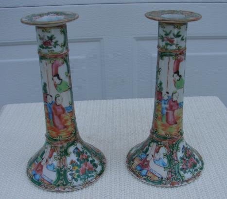 C. 1880 CHINESE EXPORT PAIR ROSE MEDALLION CANDLESTICKS 8 1/2