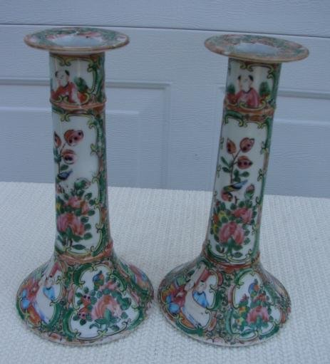 C. 1880 CHINESE EXPORT PAIR ROSE MEDALLION CANDLESTICKS 8 1/2