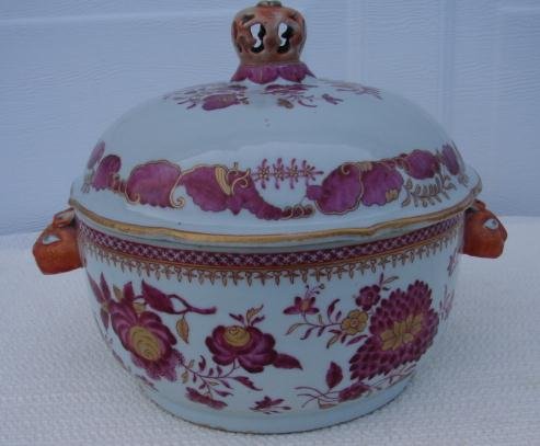 C. 1740-1760 CHINESE EXPORT SOUP TUREEN WITH COVER