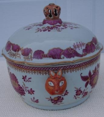C. 1740-1760 CHINESE EXPORT SOUP TUREEN WITH COVER