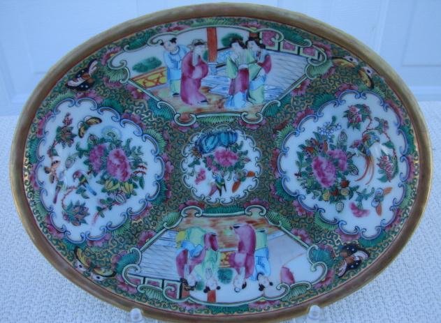 CIRCA 1820-1840 CHINESE EXPORT IMPERIAL ROSE MEDALLION OVAL DISH