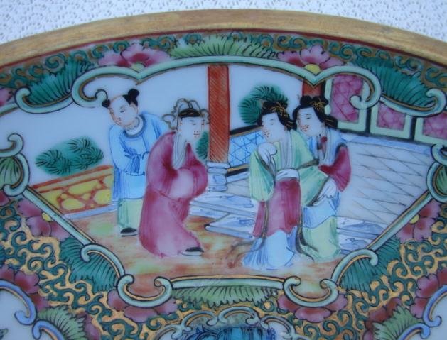 CIRCA 1820-1840 CHINESE EXPORT IMPERIAL ROSE MEDALLION OVAL DISH
