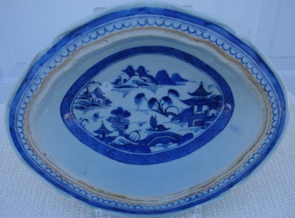 C. 1820 CHINESE EXPORT BLUE CANTON VEGETABLE DISH W/COVER