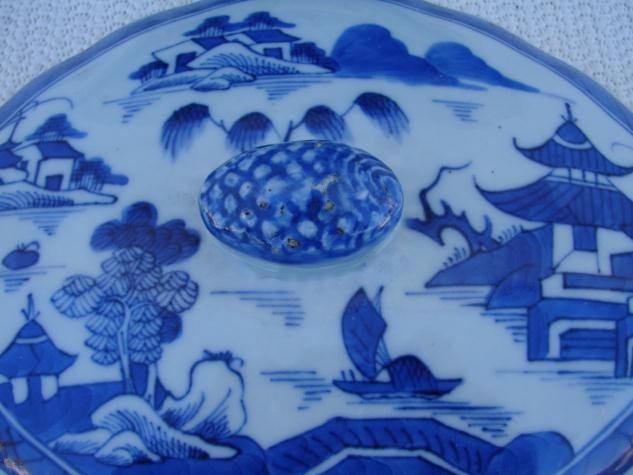 C. 1820 CHINESE EXPORT BLUE CANTON VEGETABLE DISH W/COVER