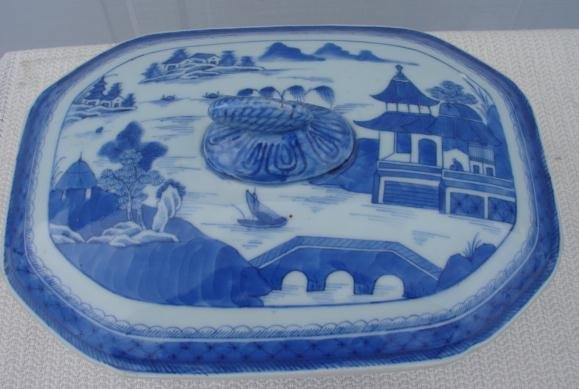 C. 1820 CHINESE EXPORT BLUE CANTON SOUP TUREEN