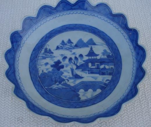 C. 1840 CHINESE EXPORT BLUE CANTON SAW TOOTH BOWL 9 1/4