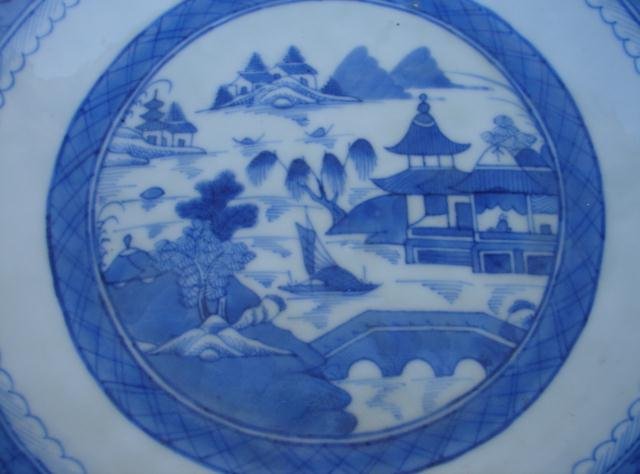 C. 1840 CHINESE EXPORT BLUE CANTON SAW TOOTH BOWL 9 1/4
