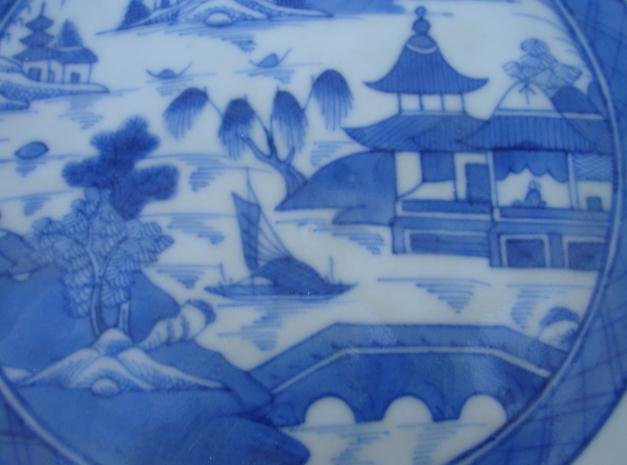 C. 1840 CHINESE EXPORT BLUE CANTON SAW TOOTH BOWL 9 1/4