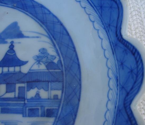 C. 1840 CHINESE EXPORT BLUE CANTON SAW TOOTH BOWL 9 1/4