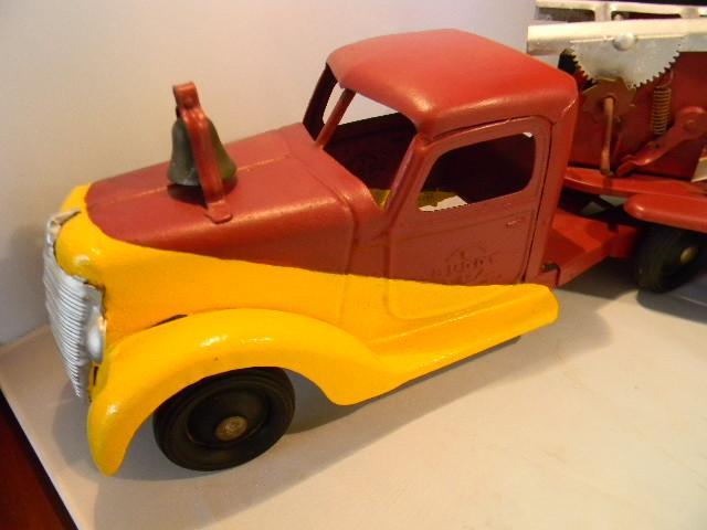 BUDDY L 1940'S LADDER TRUCK