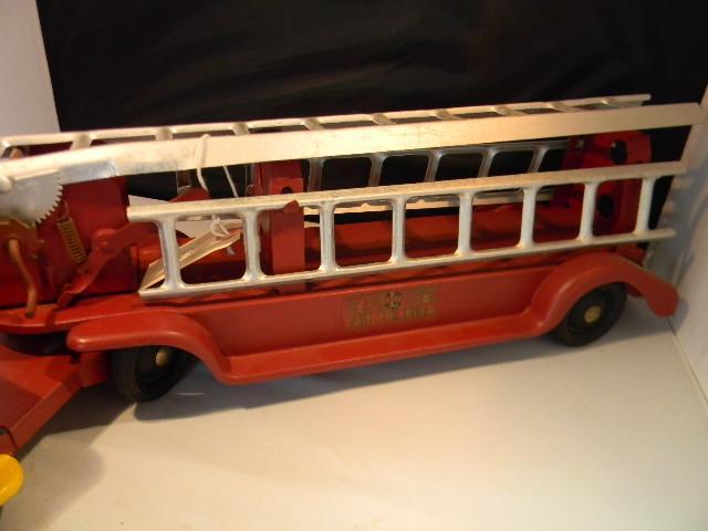 BUDDY L 1940'S LADDER TRUCK