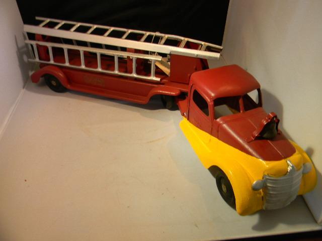 BUDDY L 1940'S LADDER TRUCK