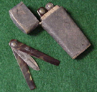 Medical Etui with 4 Thumb Lancets in Shagreen