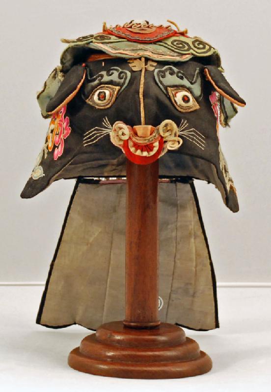 Late 19th century silk Chinese child's hat - black rat with green dragon